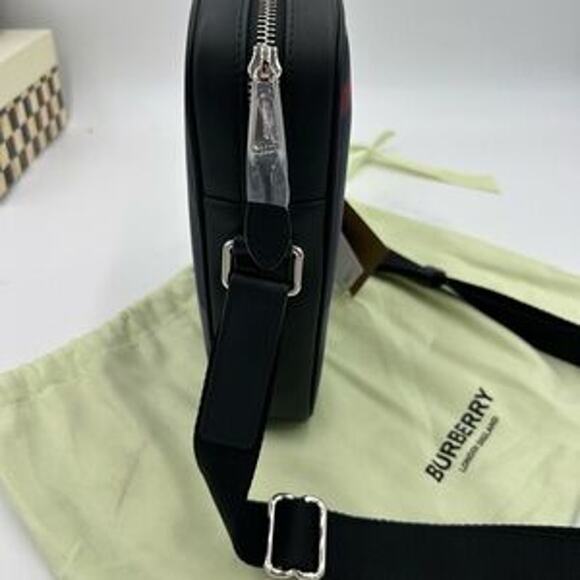 Men's Burberry, paddy check messenger bag adjustable strap made in Italy - Picture 9 of 13